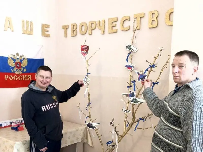 Тематический уголок творческих робот