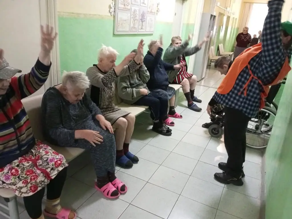 Оздоровительную гимнастика